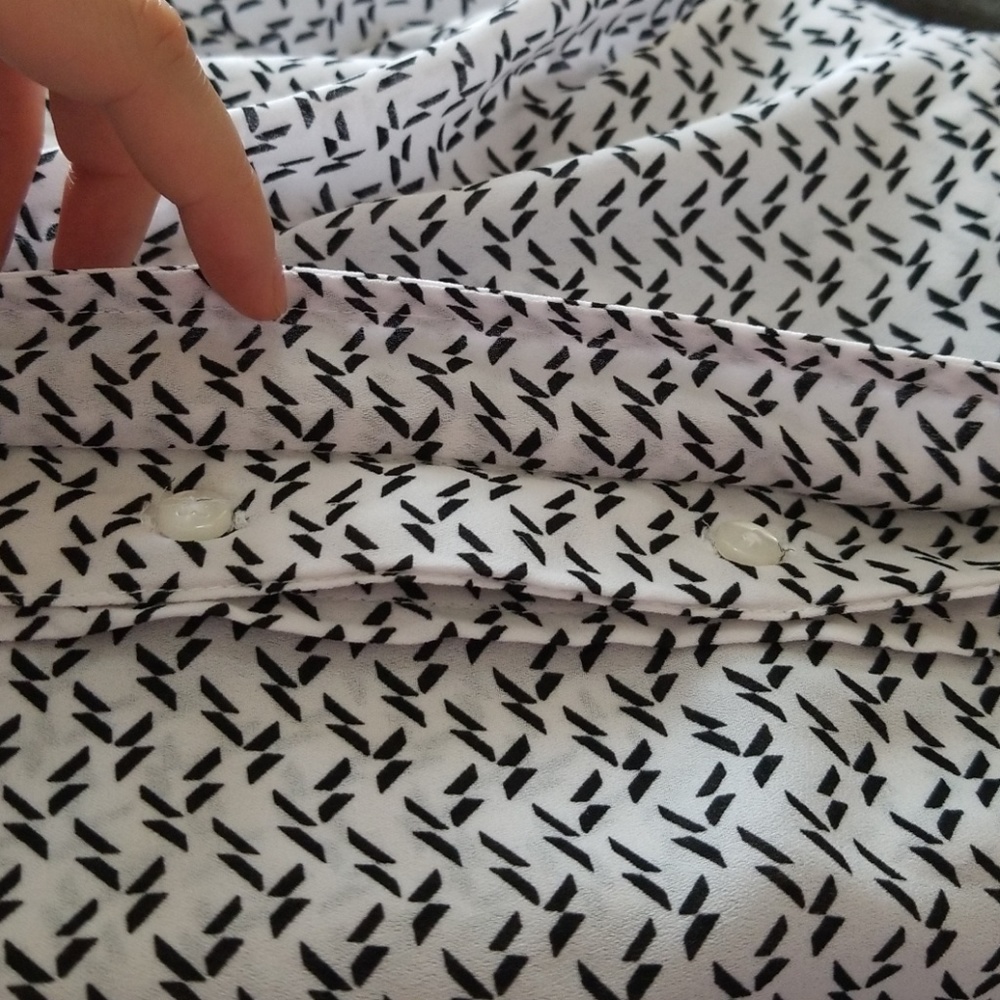 Black & white pattern blouse - Picture 5 of 6